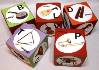 Kostky 15x15x15cm - abeceda hudební nástroje 